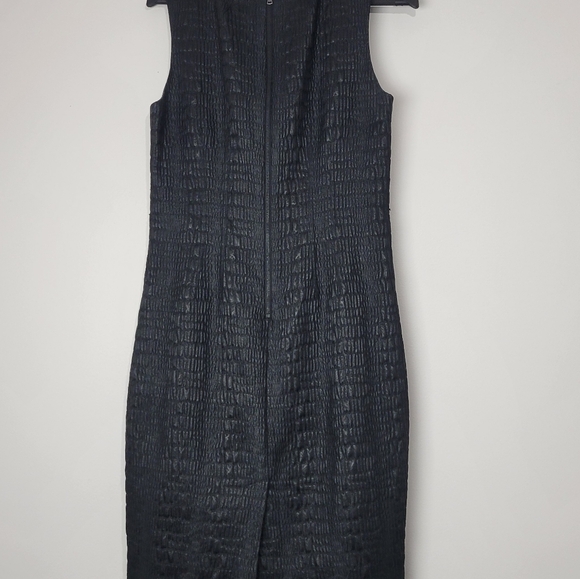 ELIE TAHARI WOMEN'S BLACK REPTILE PRINT SLEEVELESS SHORT SHEATH DRESS SIZE 10 - Picture 7 of 12